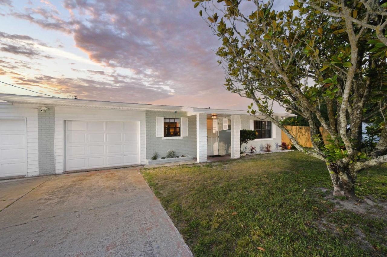 Lakefront Home With Screened Porch And Grill Winter Haven Extérieur photo